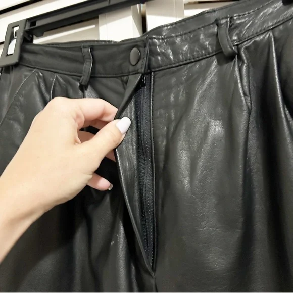 Vintage 100% Black Leather Lord & Taylor High Rise Tapered Pants - Picture 4 of 8